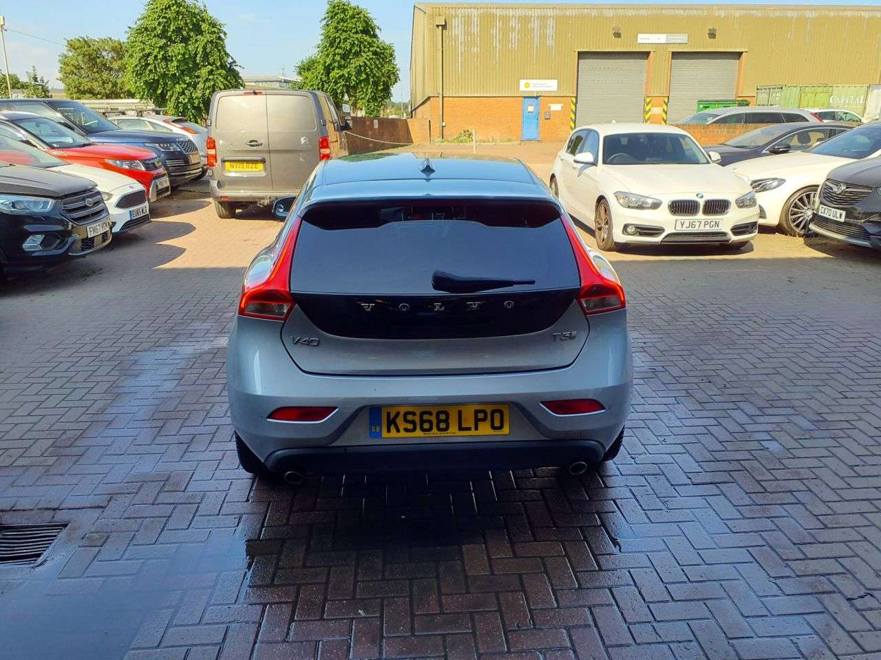 2018 VOLVO V40 2018 VOLVO V40