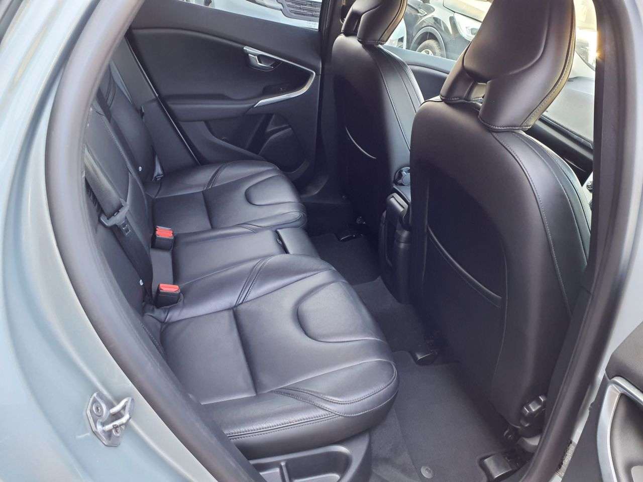 2018 VOLVO V40 2018 VOLVO V40