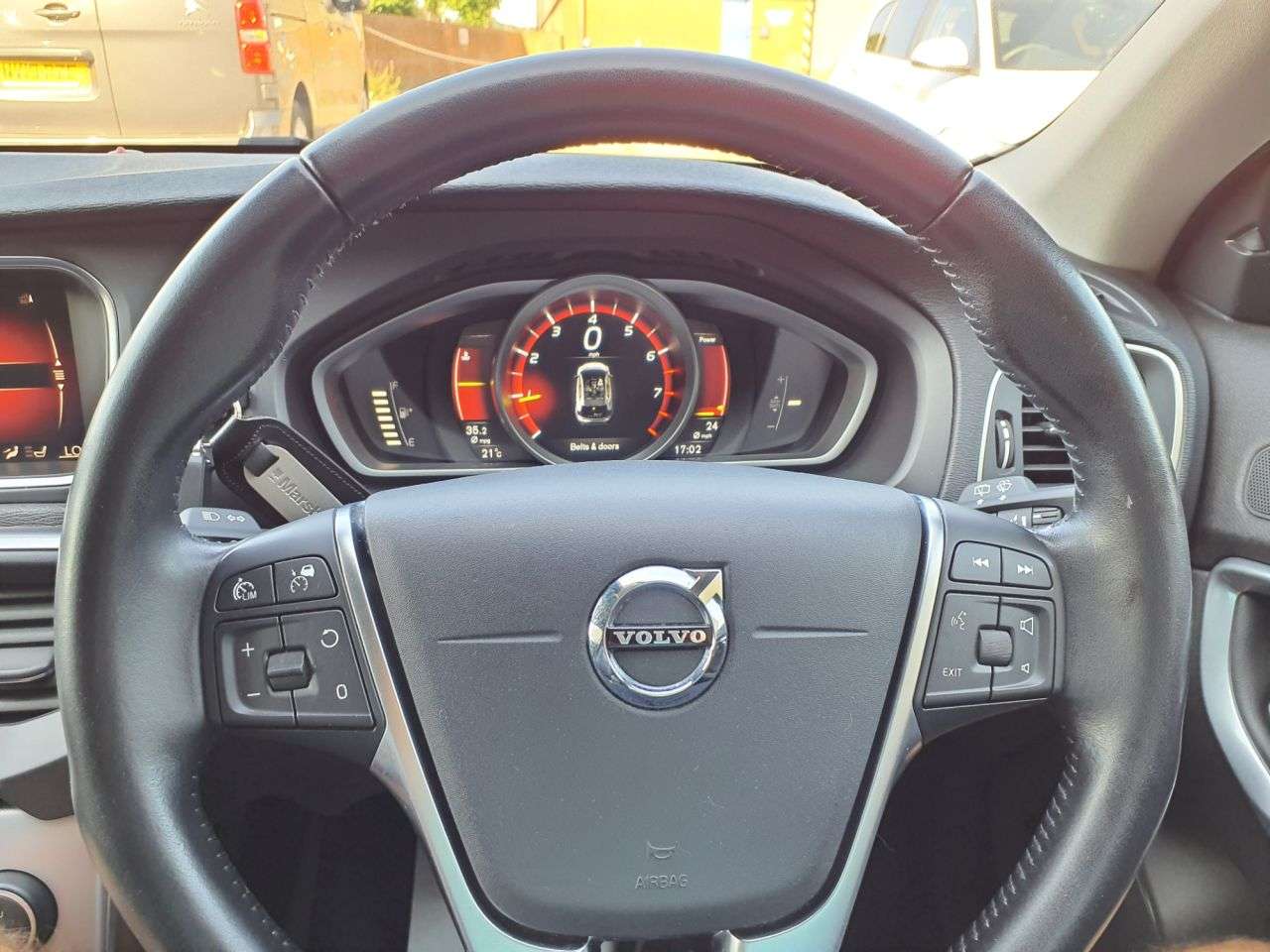 2018 VOLVO V40 2018 VOLVO V40
