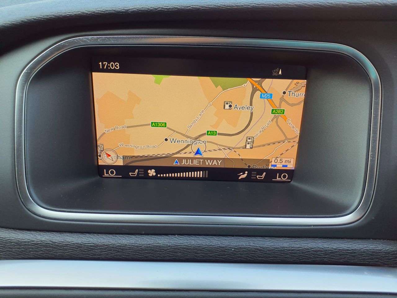 2018 VOLVO V40 2018 VOLVO V40