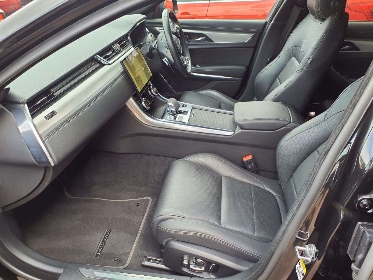 A 2021 JAGUAR XF 2.0 P250i R-Dynamic SE Saloon 4dr Petrol Auto Euro 6 (s/s) (250 ps) 6 MONTH A 2021 JAGUAR XF 2.0 P250i R-Dynamic SE Saloon 4dr Petrol Auto Euro 6 (s/s) (250 ps) 6 MONTH