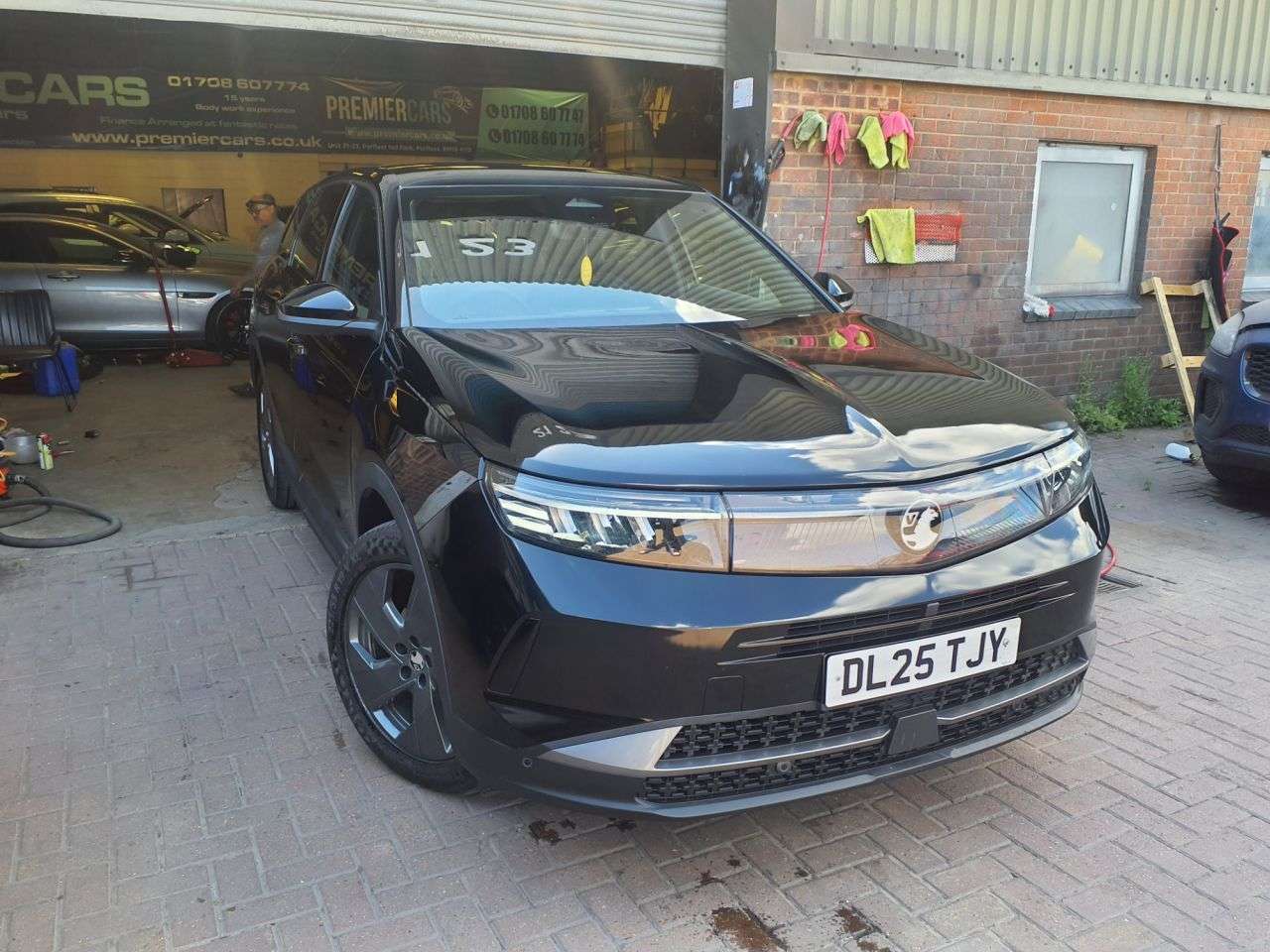 A 2025 VAUXHALL GRANDLAND 1.2 Design SUV 5dr Petrol Hybrid e-DCT Euro 6 (s/s) (136 ps) 6 MONTH WARRAN A 2025 VAUXHALL GRANDLAND 1.2 Design SUV 5dr Petrol Hybrid e-DCT Euro 6 (s/s) (136 ps) 6 MONTH WARRAN