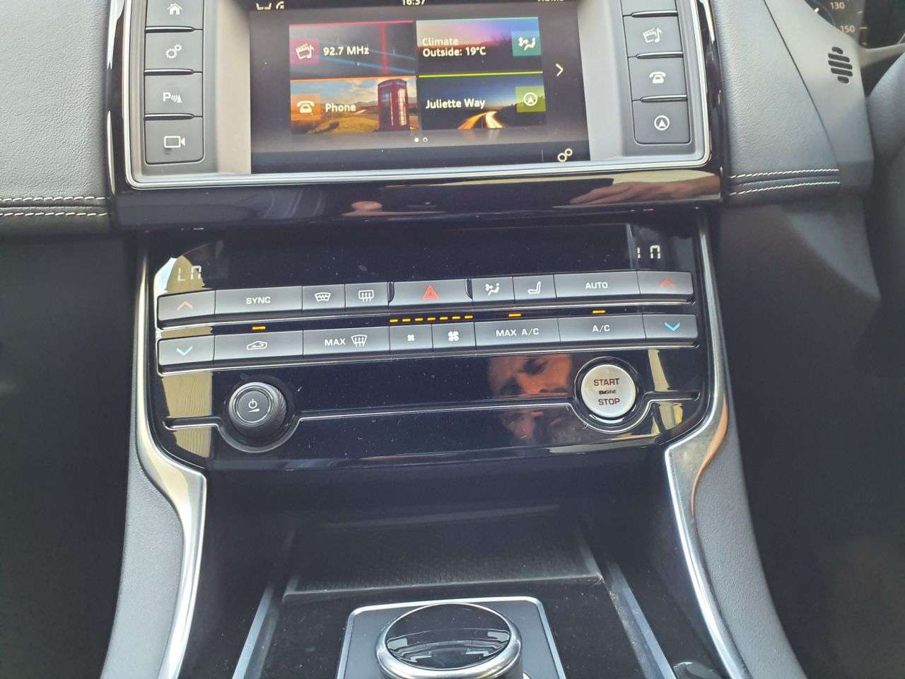2017 JAGUAR XE 2017 JAGUAR XE