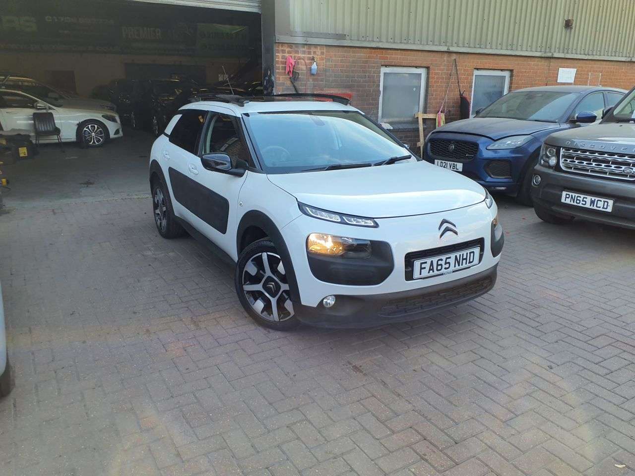 A 2016 CITROEN C4 CACTUS 1.2 PureTech Flair Edition Hatchback 5dr Petrol Manual Euro 6 (s/s) (110 ps A 2016 CITROEN C4 CACTUS 1.2 PureTech Flair Edition Hatchback 5dr Petrol Manual Euro 6 (s/s) (110 ps