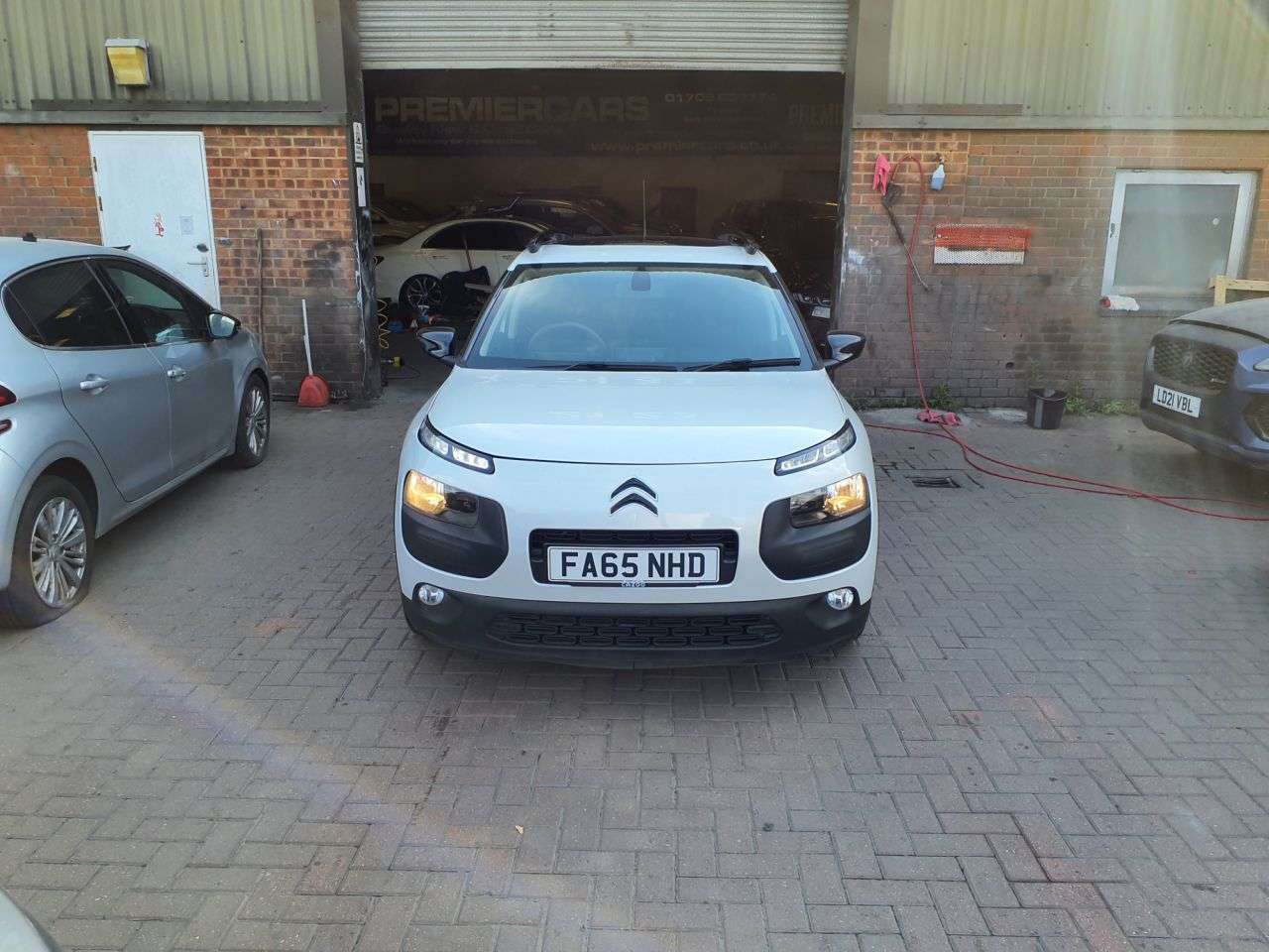 A 2016 CITROEN C4 CACTUS 1.2 PureTech Flair Edition Hatchback 5dr Petrol Manual Euro 6 (s/s) (110 ps A 2016 CITROEN C4 CACTUS 1.2 PureTech Flair Edition Hatchback 5dr Petrol Manual Euro 6 (s/s) (110 ps