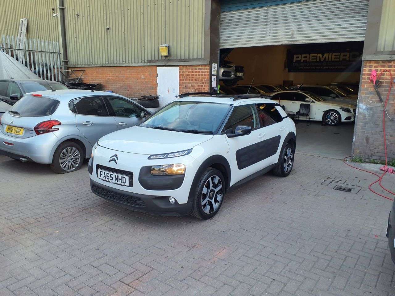 A 2016 CITROEN C4 CACTUS 1.2 PureTech Flair Edition Hatchback 5dr Petrol Manual Euro 6 (s/s) (110 ps A 2016 CITROEN C4 CACTUS 1.2 PureTech Flair Edition Hatchback 5dr Petrol Manual Euro 6 (s/s) (110 ps