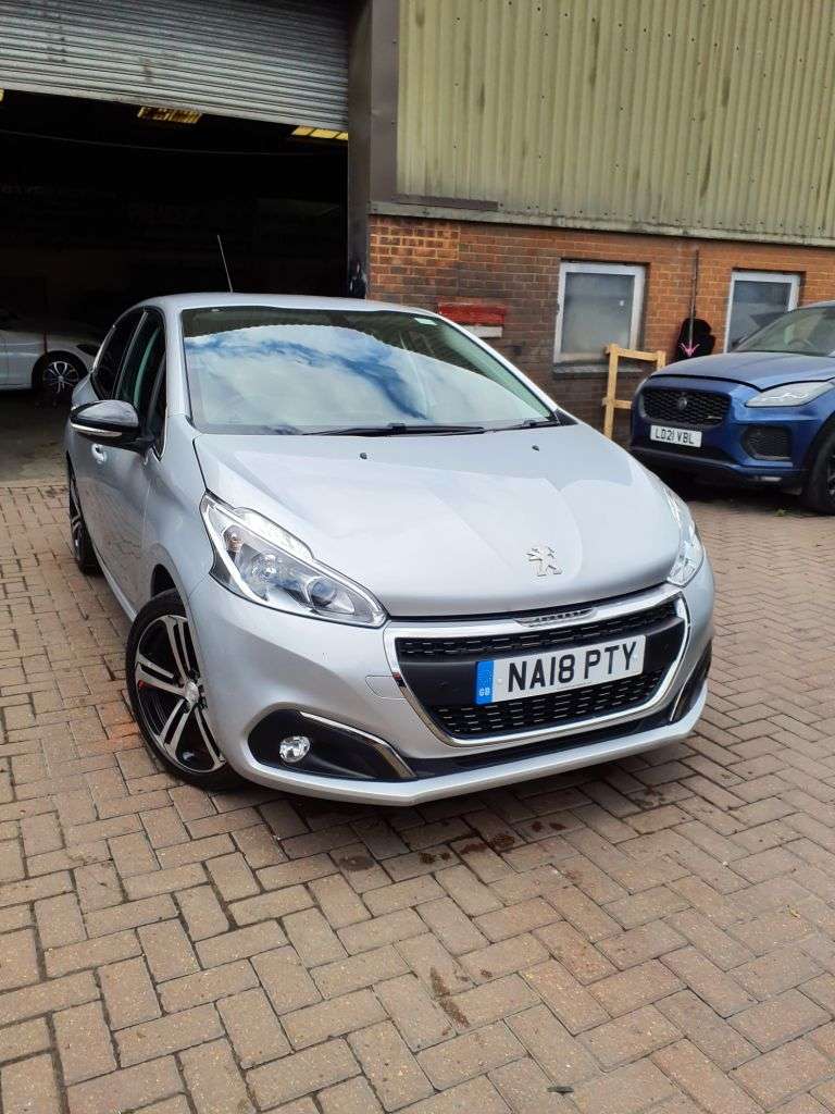 A 2018 PEUGEOT 208 1.2 PureTech Allure Hatchback 5dr Petrol EAT Euro 6 (s/s) (110 ps) 3 MONTHS A 2018 PEUGEOT 208 1.2 PureTech Allure Hatchback 5dr Petrol EAT Euro 6 (s/s) (110 ps) 3 MONTHS