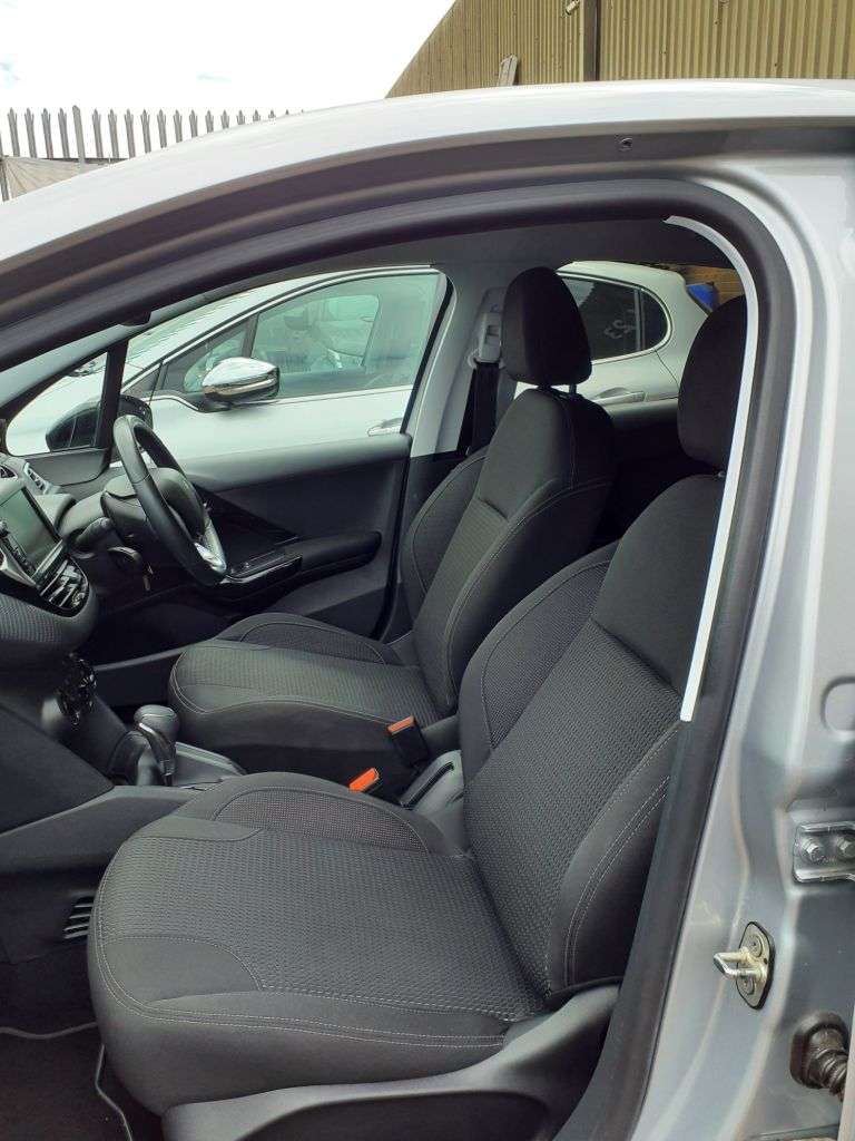 A 2018 PEUGEOT 208 1.2 PureTech Allure Hatchback 5dr Petrol EAT Euro 6 (s/s) (110 ps) 3 MONTHS A 2018 PEUGEOT 208 1.2 PureTech Allure Hatchback 5dr Petrol EAT Euro 6 (s/s) (110 ps) 3 MONTHS
