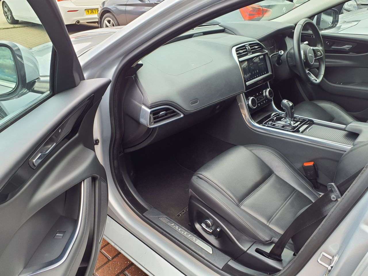 A 2020 JAGUAR XE 2.0 D180 S Saloon 4dr Diesel Auto AWD Euro 6 (s/s) (180 ps) A 2020 JAGUAR XE 2.0 D180 S Saloon 4dr Diesel Auto AWD Euro 6 (s/s) (180 ps)