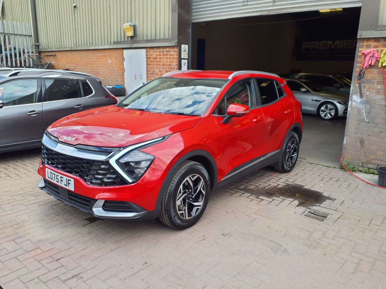 A 2025 KIA SPORTAGE 1.6 T-GDi MHEV 2 SUV 5dr Petrol Hybrid Manual Euro 6 (s/s) (157 bhp) GENUIN A 2025 KIA SPORTAGE 1.6 T-GDi MHEV 2 SUV 5dr Petrol Hybrid Manual Euro 6 (s/s) (157 bhp) GENUIN
