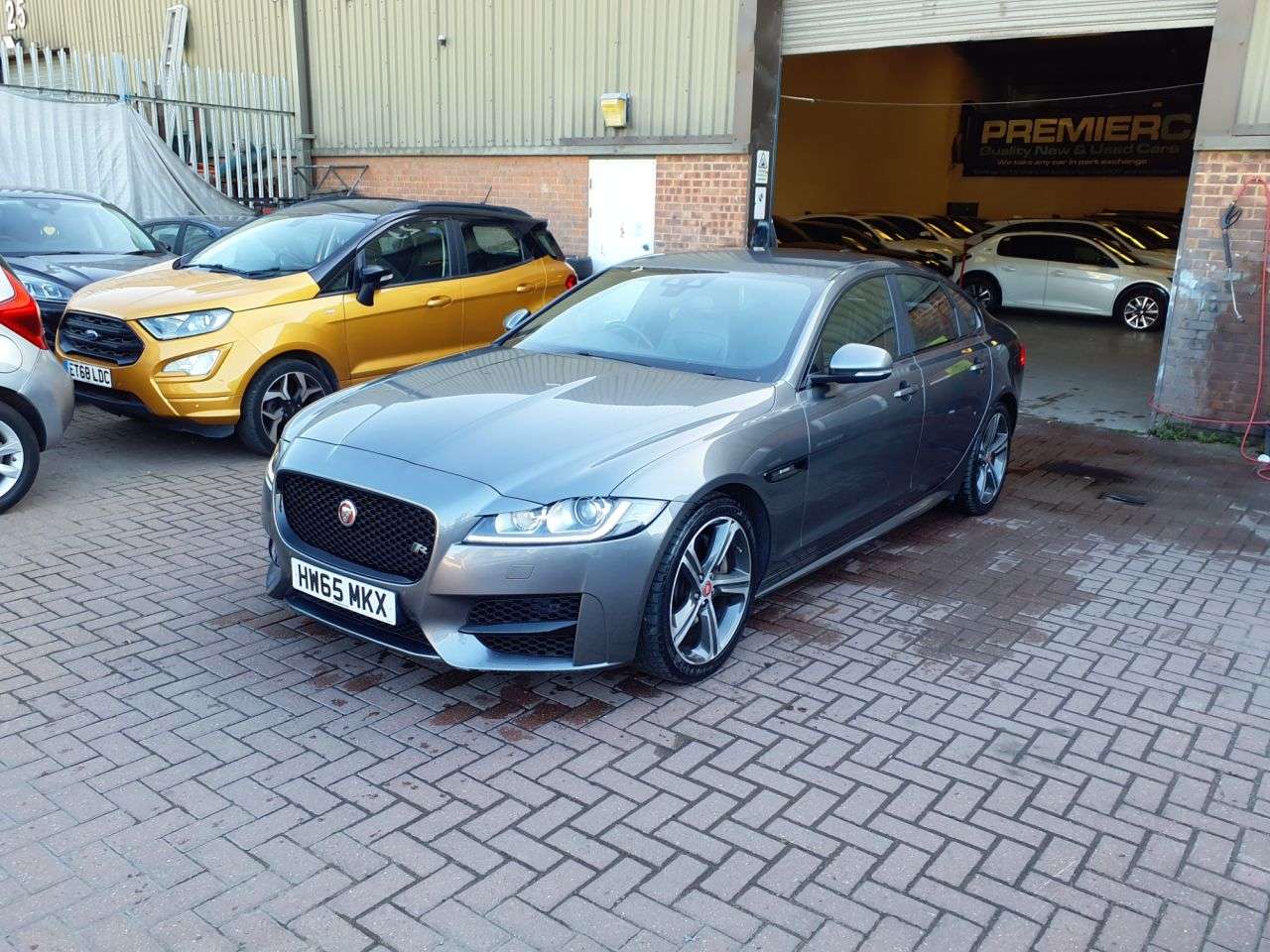 A 2015 JAGUAR XF 2.0d R-Sport Saloon 4dr Diesel Auto Euro 6 (s/s) (180 ps) 3 MONTHS WARRANTY A 2015 JAGUAR XF 2.0d R-Sport Saloon 4dr Diesel Auto Euro 6 (s/s) (180 ps) 3 MONTHS WARRANTY