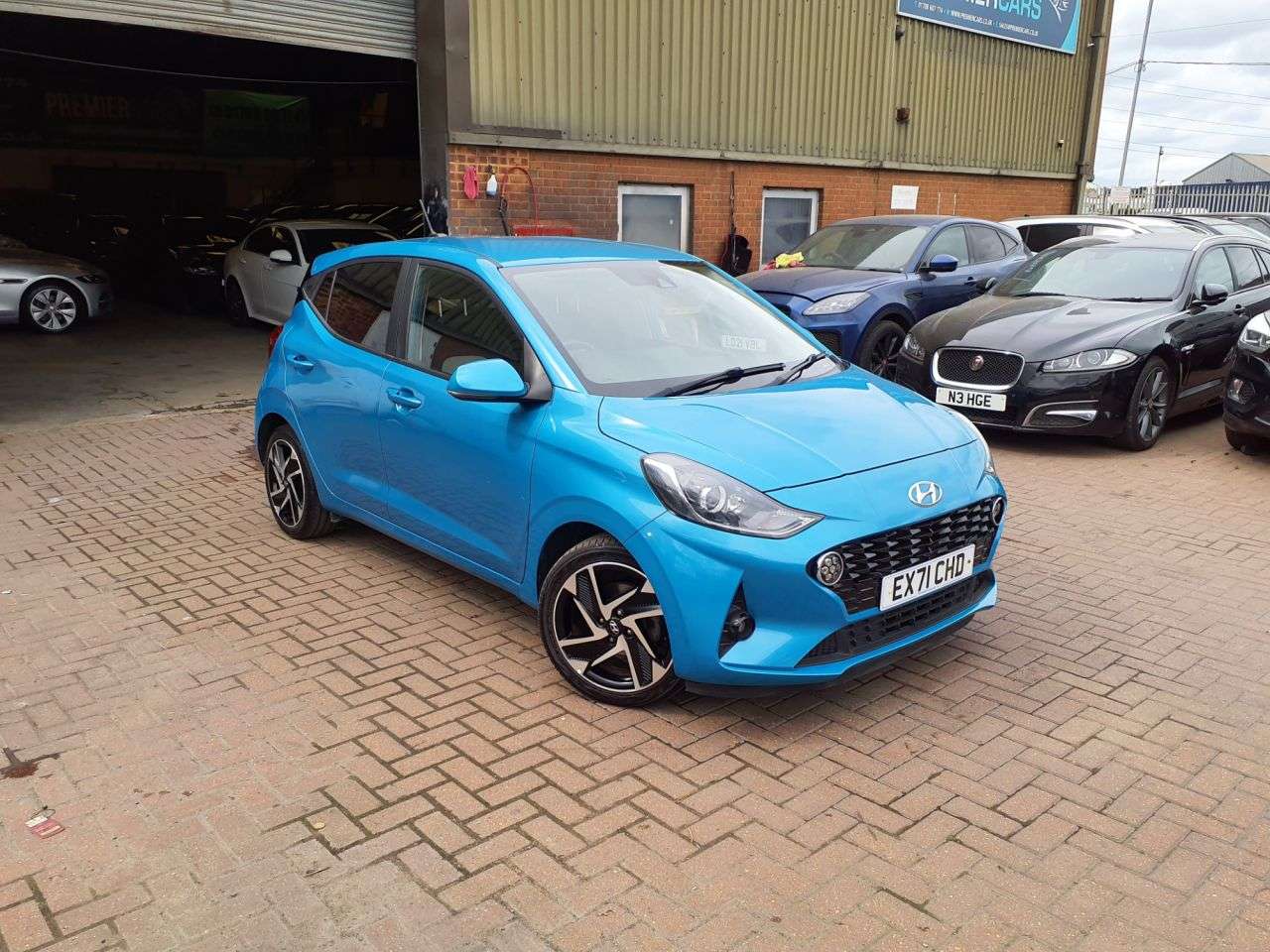 A 2021 HYUNDAI I10 1.2 Premium Hatchback 5dr Petrol Auto Euro 6 (s/s) (84 ps) 6 MONTHS WARRANT A 2021 HYUNDAI I10 1.2 Premium Hatchback 5dr Petrol Auto Euro 6 (s/s) (84 ps) 6 MONTHS WARRANT