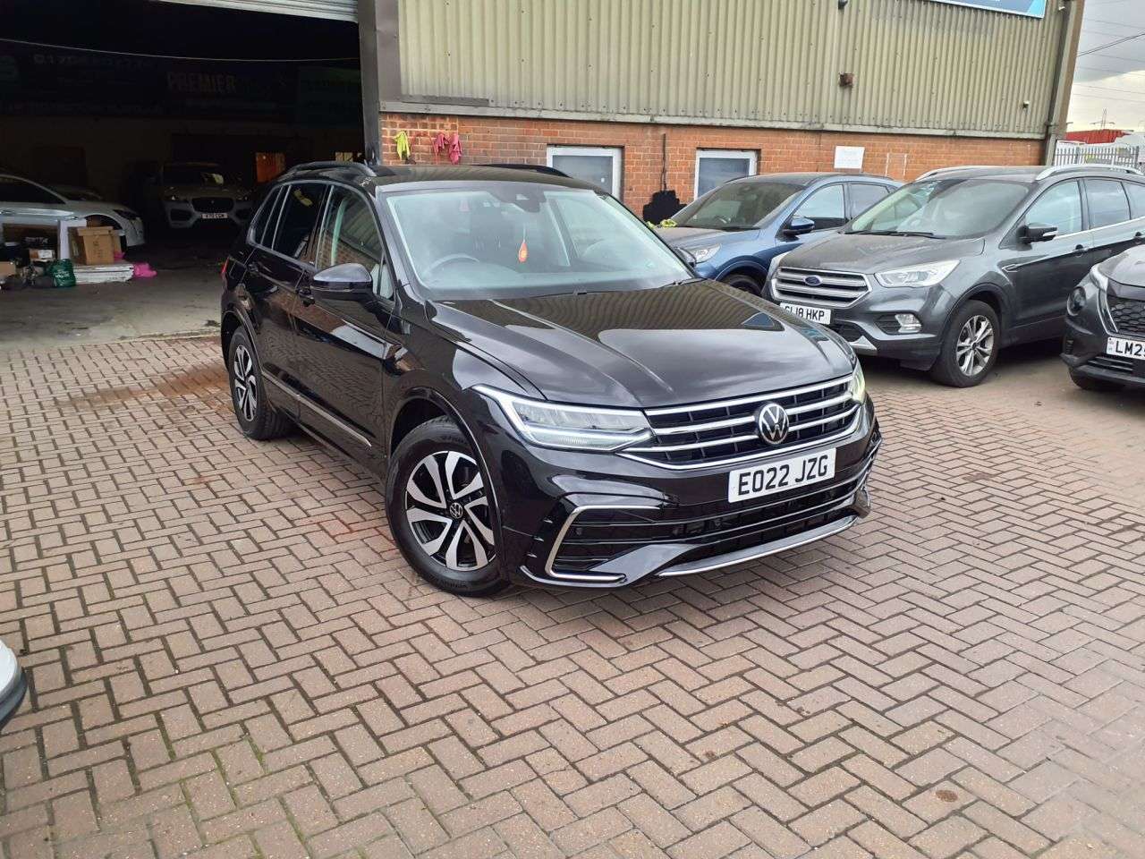 A 2022 VOLKSWAGEN TIGUAN 1.5 TSI Active SUV 5dr Petrol DSG Euro 6 (s/s) (150 ps) 6 MONTH WARRANTY A 2022 VOLKSWAGEN TIGUAN 1.5 TSI Active SUV 5dr Petrol DSG Euro 6 (s/s) (150 ps) 6 MONTH WARRANTY