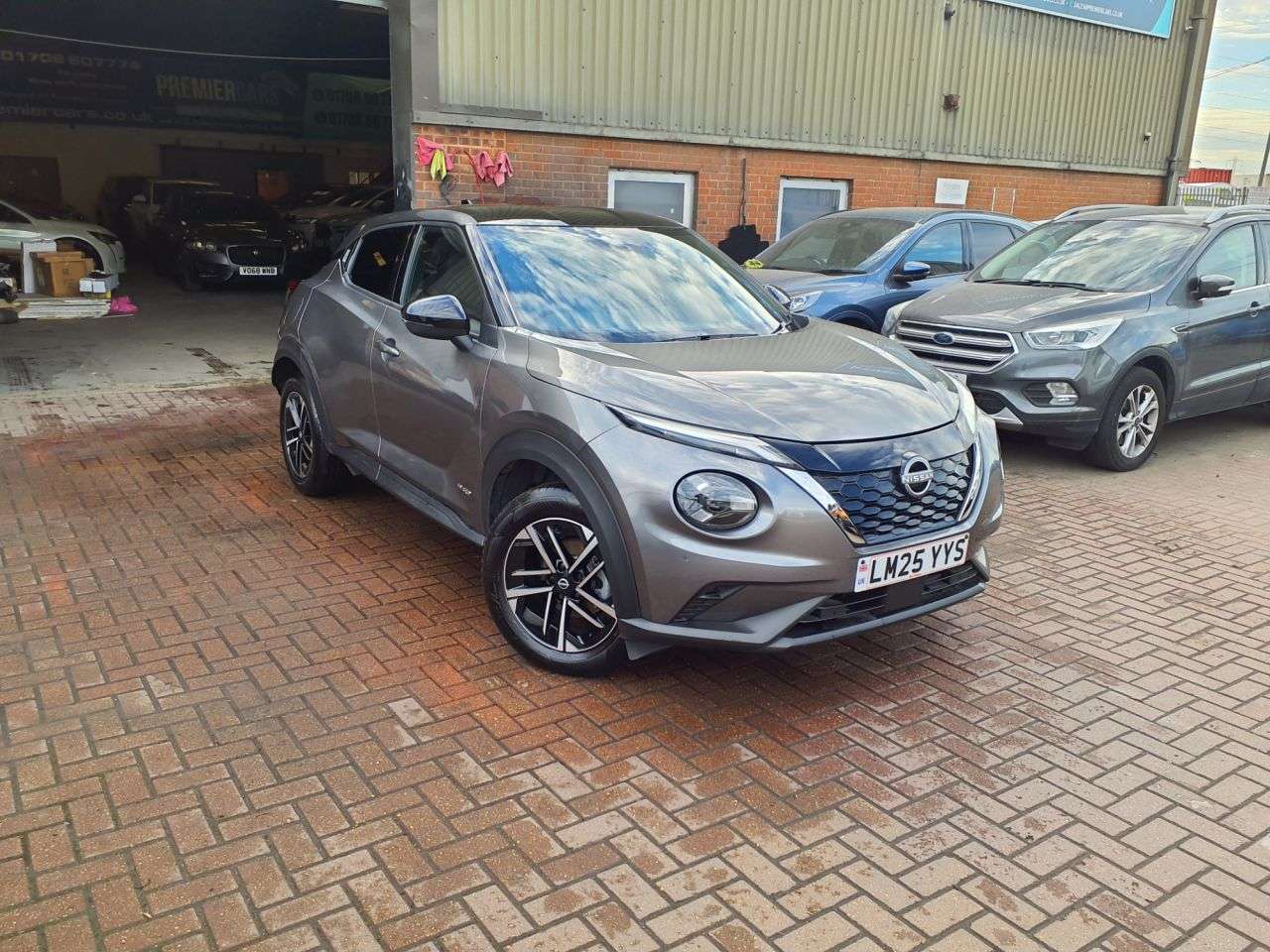 A 2025 NISSAN JUKE 1.6 N-Connecta SUV 5dr Petrol Hybrid Auto Euro 6 (143 ps) GENUINE MILEAGE H A 2025 NISSAN JUKE 1.6 N-Connecta SUV 5dr Petrol Hybrid Auto Euro 6 (143 ps) GENUINE MILEAGE H