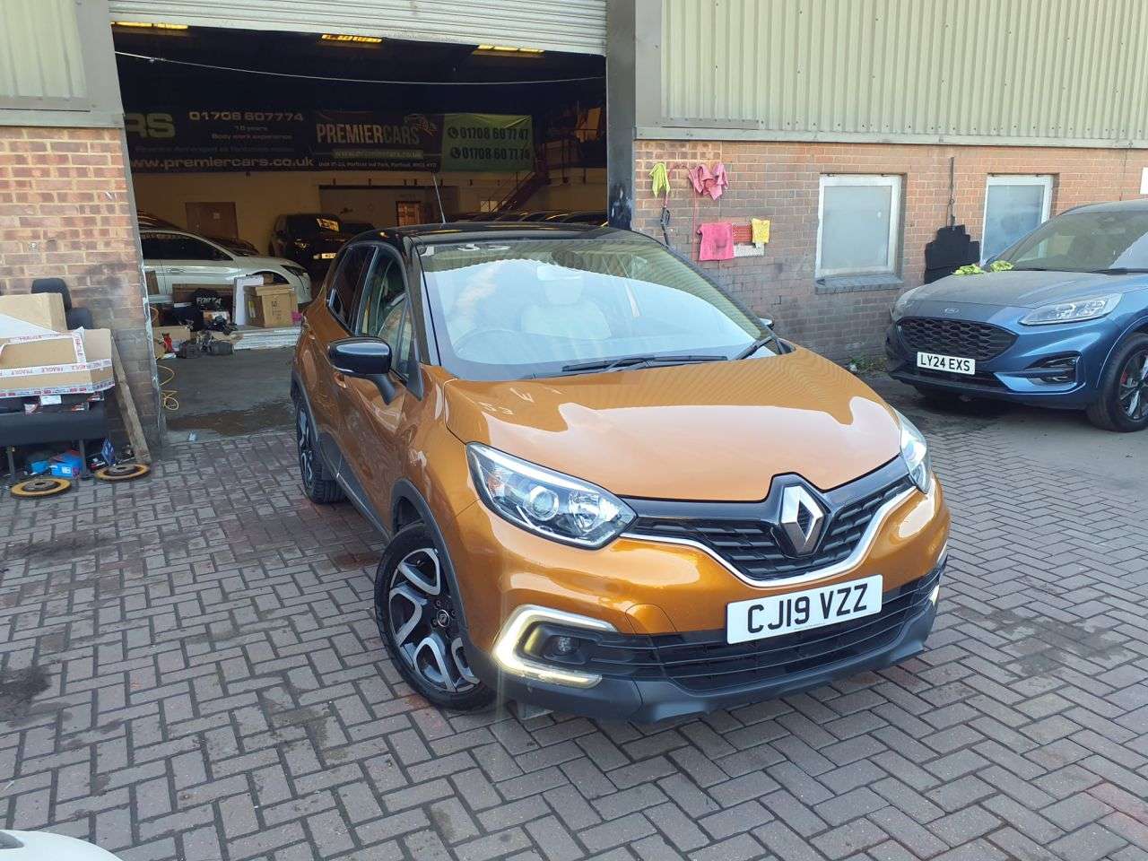 A 2019 RENAULT CAPTUR 1.5 dCi ENERGY Iconic SUV 5dr Diesel EDC Euro 6 (s/s) (90 ps) 3 MONTHS WARR A 2019 RENAULT CAPTUR 1.5 dCi ENERGY Iconic SUV 5dr Diesel EDC Euro 6 (s/s) (90 ps) 3 MONTHS WARR