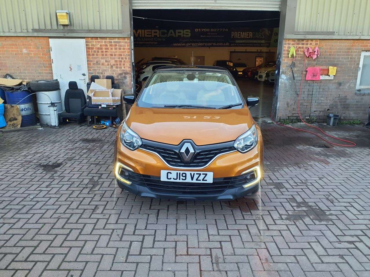 A 2019 RENAULT CAPTUR 1.5 dCi ENERGY Iconic SUV 5dr Diesel EDC Euro 6 (s/s) (90 ps) 3 MONTHS WARR A 2019 RENAULT CAPTUR 1.5 dCi ENERGY Iconic SUV 5dr Diesel EDC Euro 6 (s/s) (90 ps) 3 MONTHS WARR