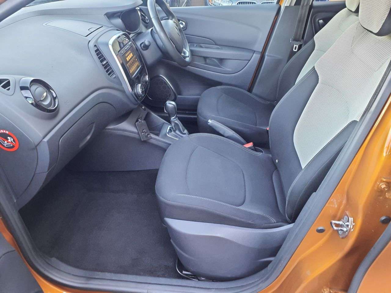 A 2019 RENAULT CAPTUR 1.5 dCi ENERGY Iconic SUV 5dr Diesel EDC Euro 6 (s/s) (90 ps) 3 MONTHS WARR A 2019 RENAULT CAPTUR 1.5 dCi ENERGY Iconic SUV 5dr Diesel EDC Euro 6 (s/s) (90 ps) 3 MONTHS WARR