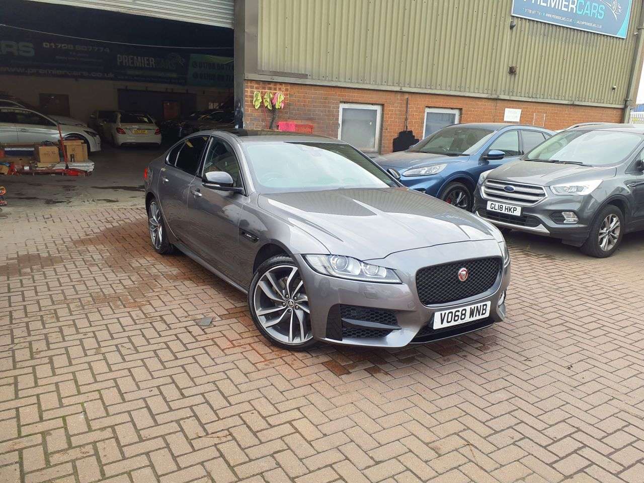 A 2018 JAGUAR XF 2.0i R-Sport GPF Saloon 4dr Petrol Auto Euro 6 (s/s) (250 ps) 6 MONTH WARRA A 2018 JAGUAR XF 2.0i R-Sport GPF Saloon 4dr Petrol Auto Euro 6 (s/s) (250 ps) 6 MONTH WARRA