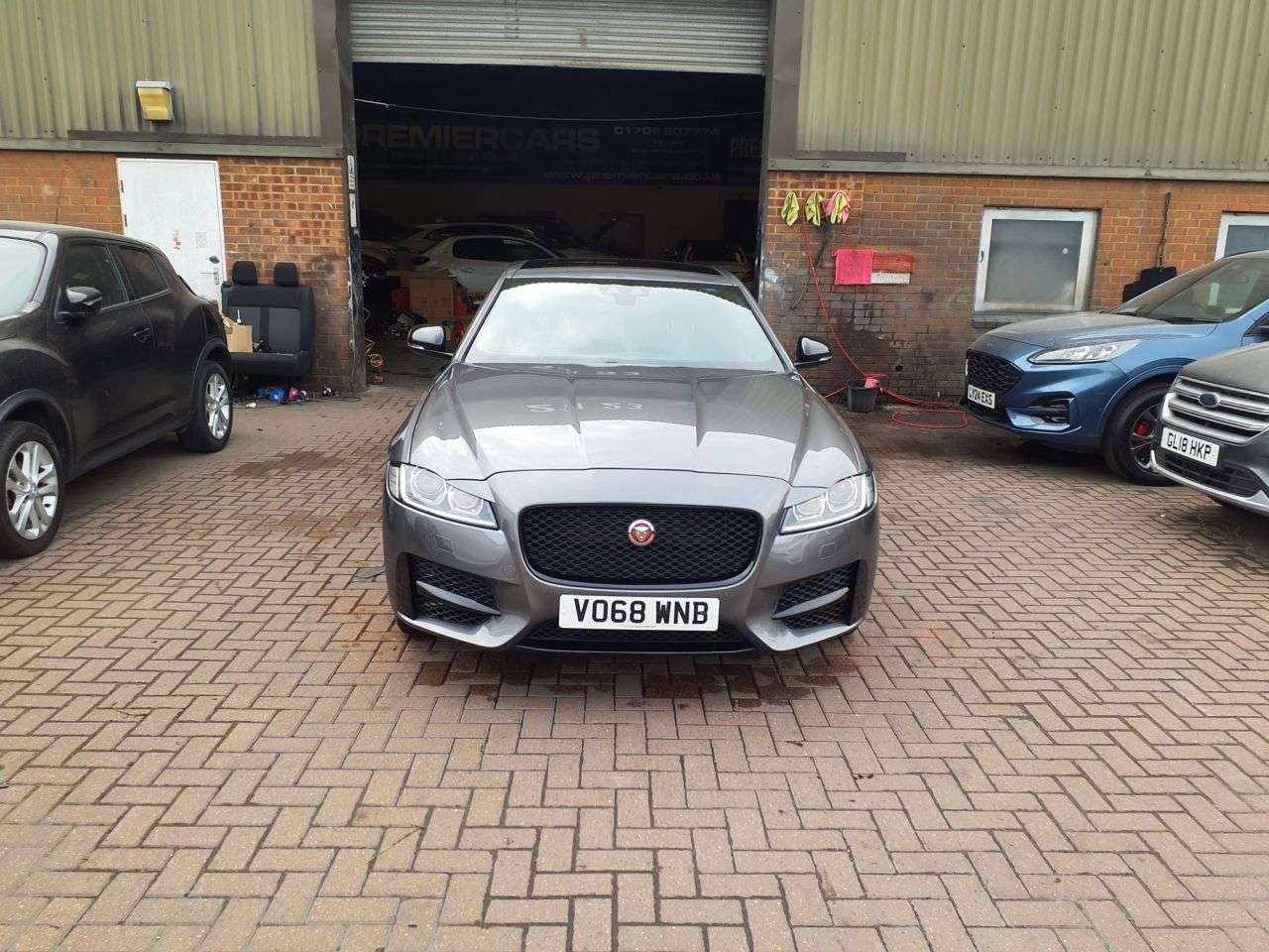A 2018 JAGUAR XF 2.0i R-Sport GPF Saloon 4dr Petrol Auto Euro 6 (s/s) (250 ps) 6 MONTH WARRA A 2018 JAGUAR XF 2.0i R-Sport GPF Saloon 4dr Petrol Auto Euro 6 (s/s) (250 ps) 6 MONTH WARRA