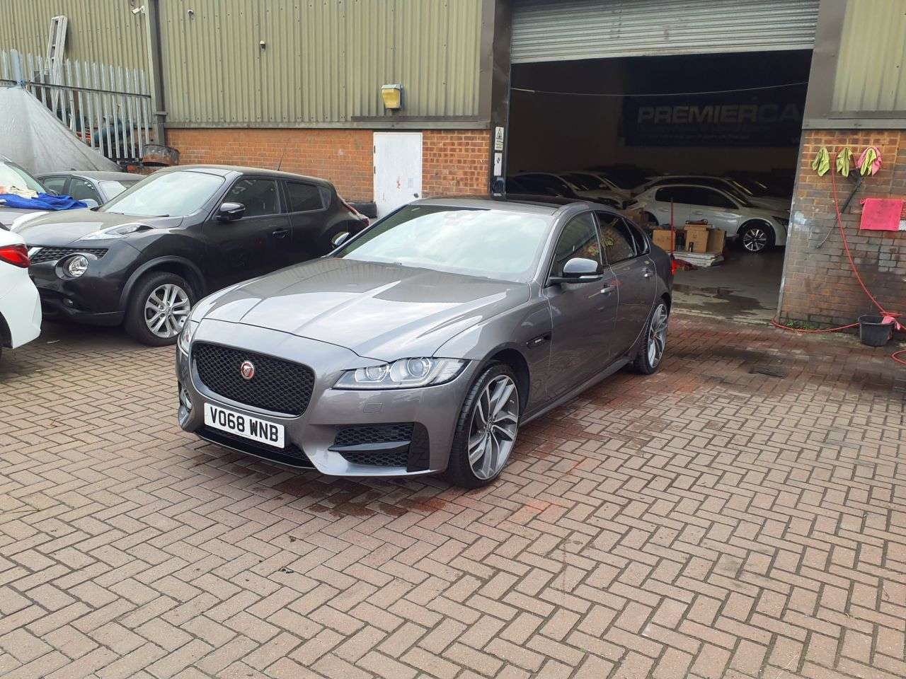 A 2018 JAGUAR XF 2.0i R-Sport GPF Saloon 4dr Petrol Auto Euro 6 (s/s) (250 ps) 6 MONTH WARRA A 2018 JAGUAR XF 2.0i R-Sport GPF Saloon 4dr Petrol Auto Euro 6 (s/s) (250 ps) 6 MONTH WARRA