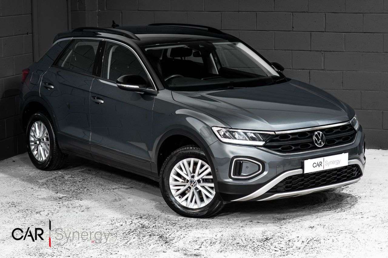 A 2022 VOLKSWAGEN T-ROC 1.5 TSI Life SUV 5dr Petrol DSG Euro 6 (s/s) (150 ps) / STUNNING CAR! A 2022 VOLKSWAGEN T-ROC 1.5 TSI Life SUV 5dr Petrol DSG Euro 6 (s/s) (150 ps) / STUNNING CAR!