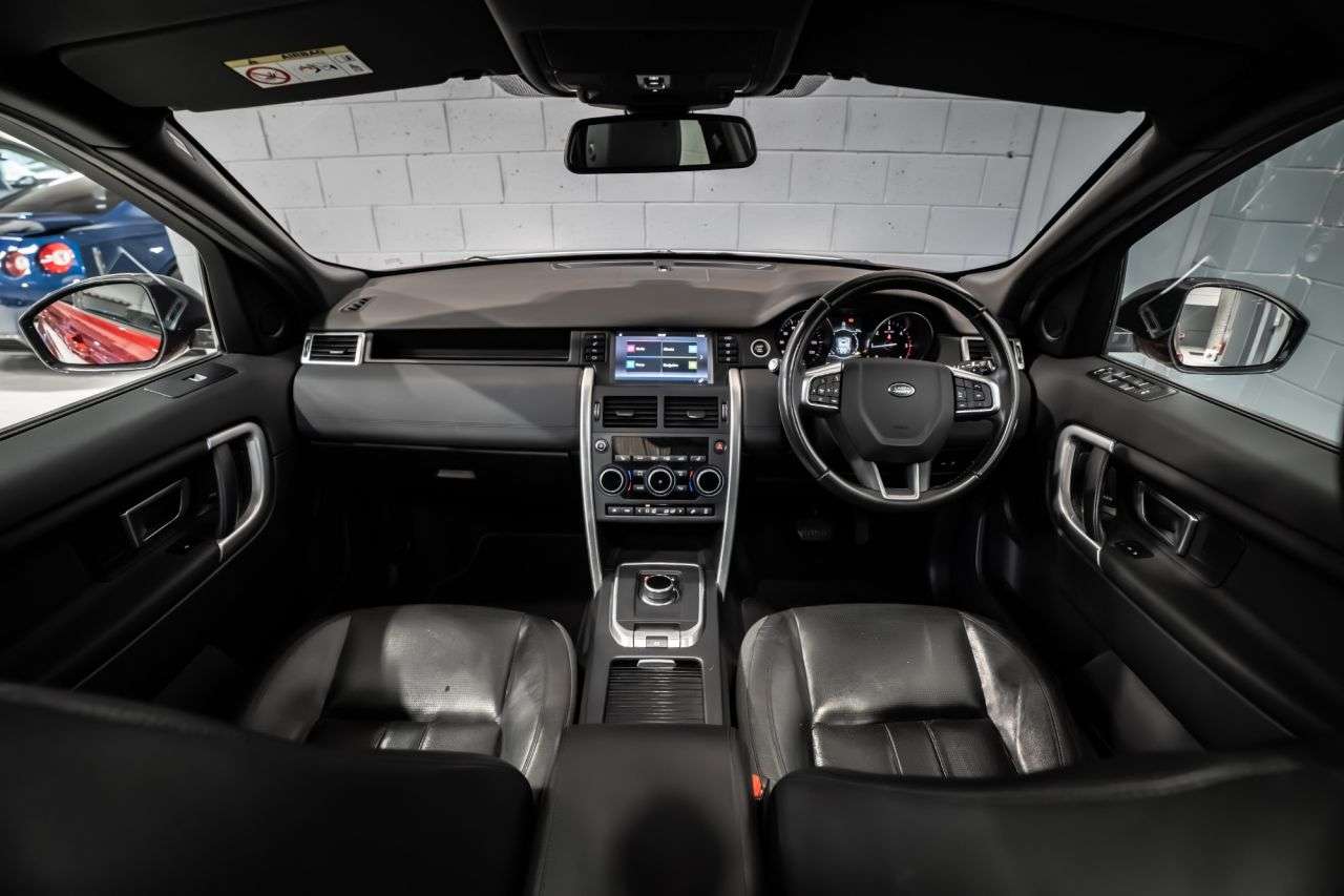 A 2018 LAND ROVER DISCOVERY SPORT 2.0 TD4 HSE Black SUV 5dr Diesel Auto 4WD Euro 6 (s/s) (180 ps) / STUNNING A 2018 LAND ROVER DISCOVERY SPORT 2.0 TD4 HSE Black SUV 5dr Diesel Auto 4WD Euro 6 (s/s) (180 ps) / STUNNING