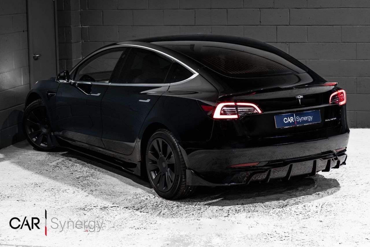 A 2020 TESLA MODEL 3 (Dual Motor) Long Range Saloon 4dr Electric Auto 4WDE (346 ps) / 3 YEAR TES A 2020 TESLA MODEL 3 (Dual Motor) Long Range Saloon 4dr Electric Auto 4WDE (346 ps) / 3 YEAR TES