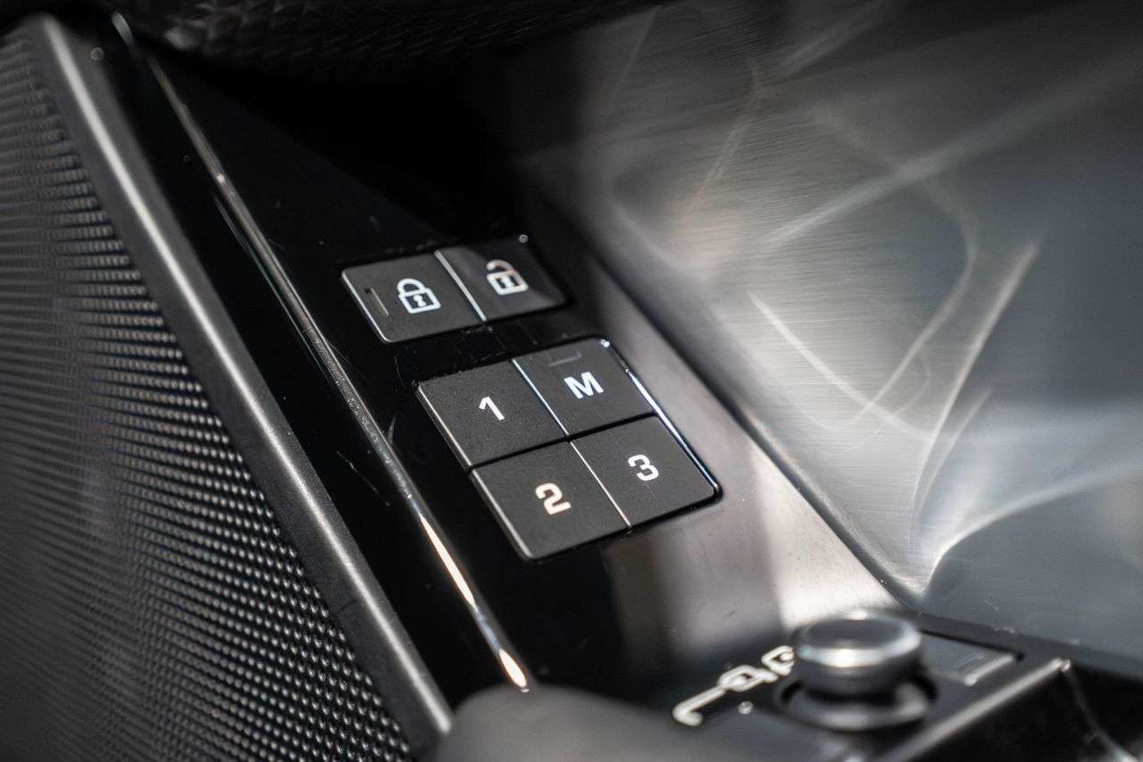 2021 LAND ROVER RANGE ROVER VELAR 2021 LAND ROVER RANGE ROVER VELAR