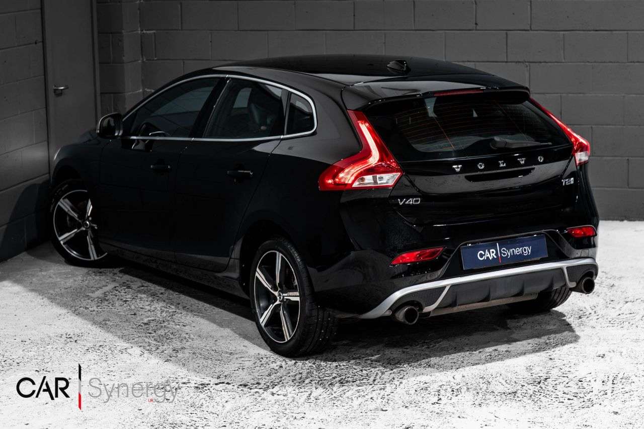 2017 VOLVO V40 2017 VOLVO V40