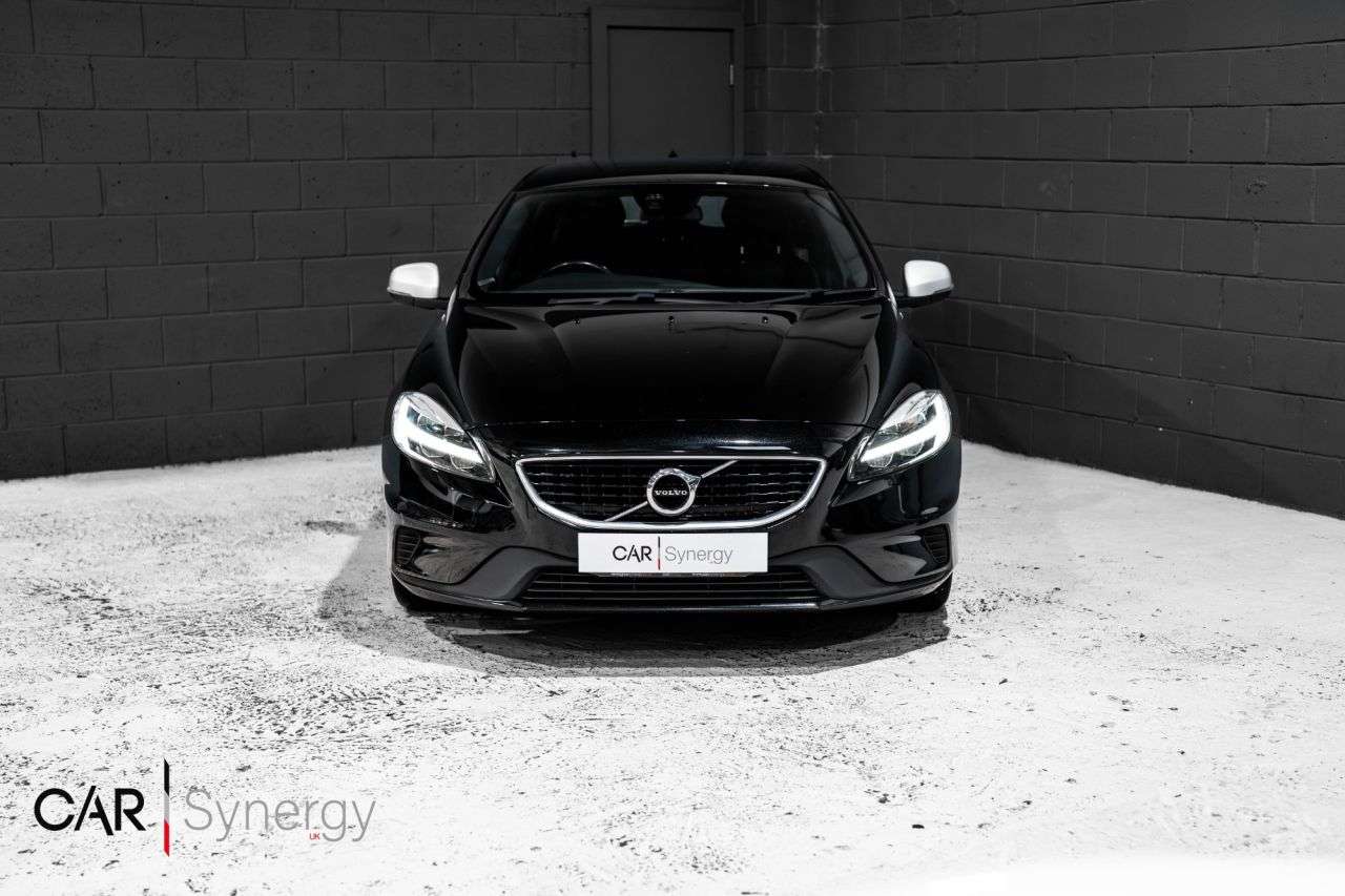 2017 VOLVO V40 2017 VOLVO V40
