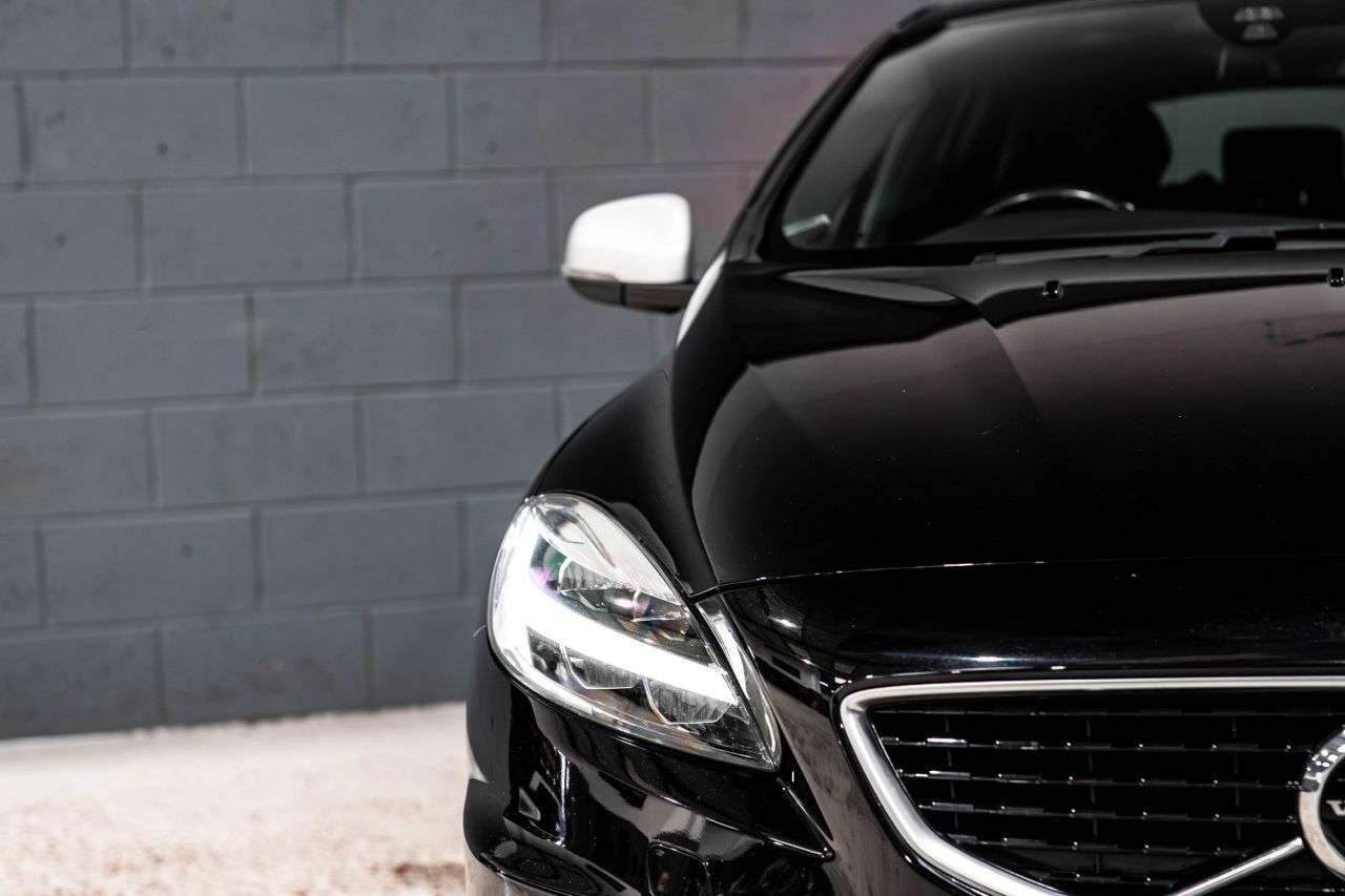 2017 VOLVO V40 2017 VOLVO V40