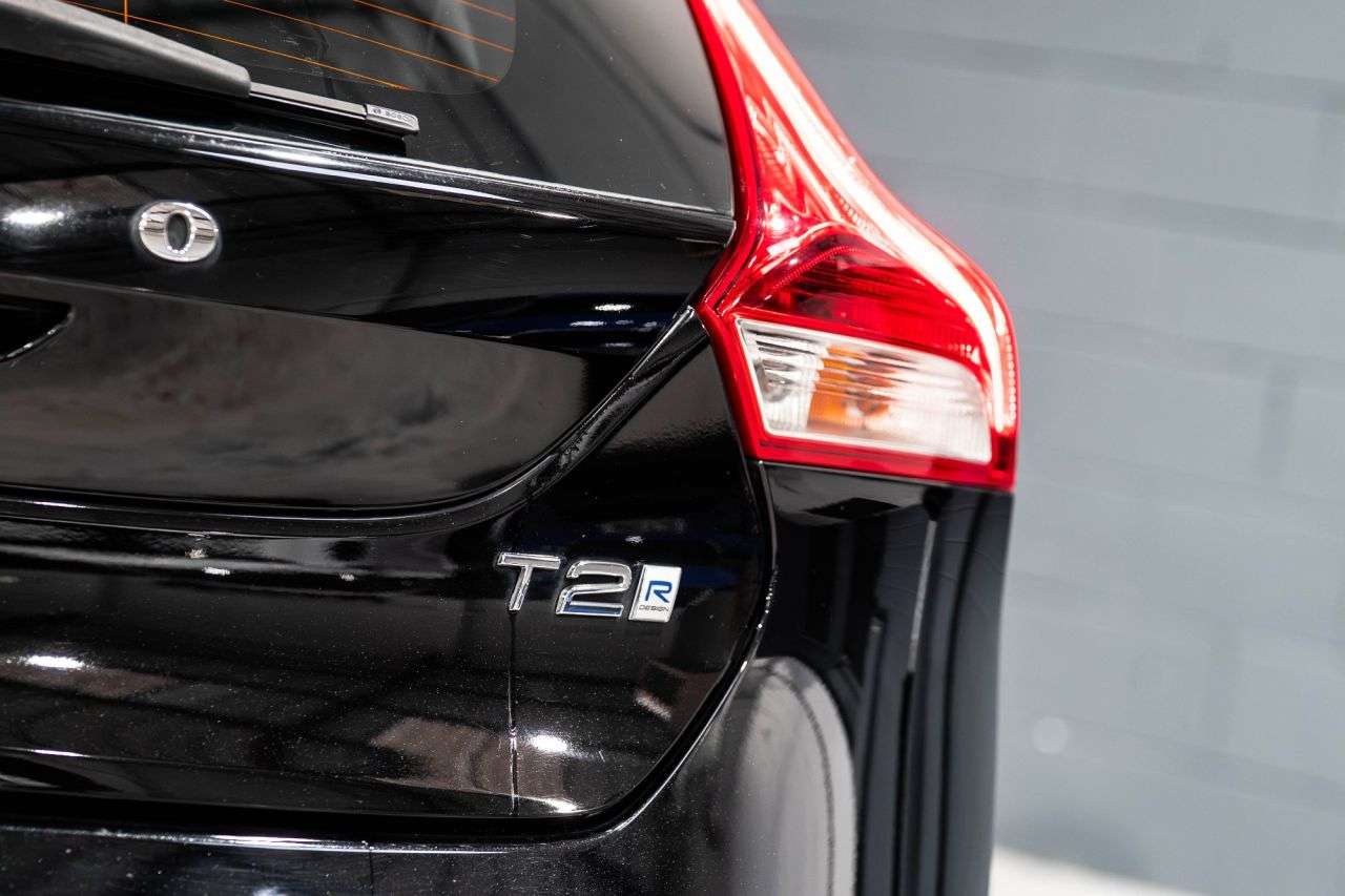 2017 VOLVO V40 2017 VOLVO V40