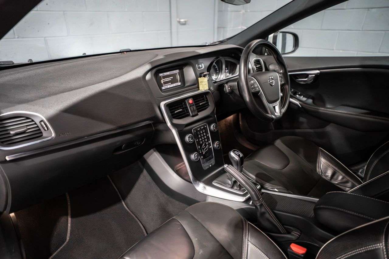 2017 VOLVO V40 2017 VOLVO V40