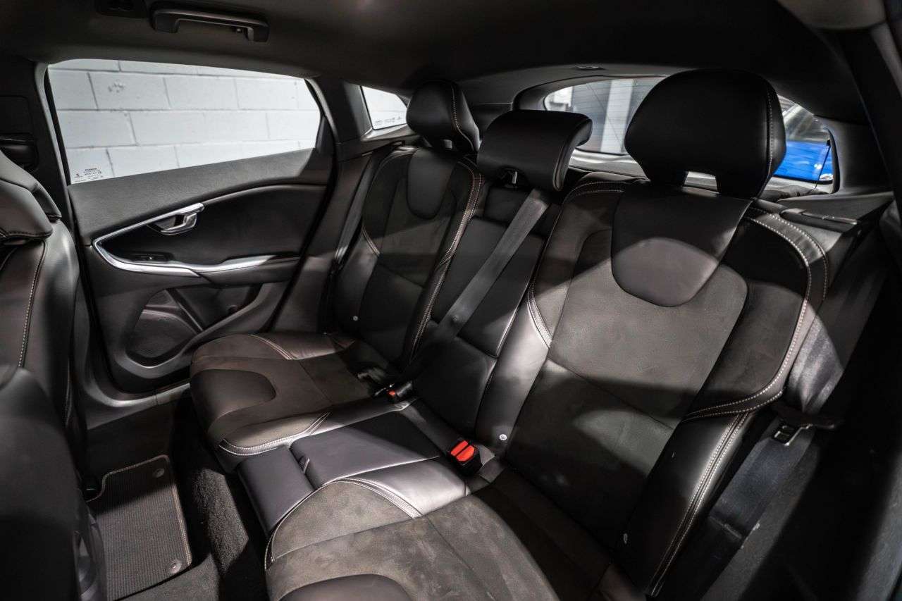 2017 VOLVO V40 2017 VOLVO V40