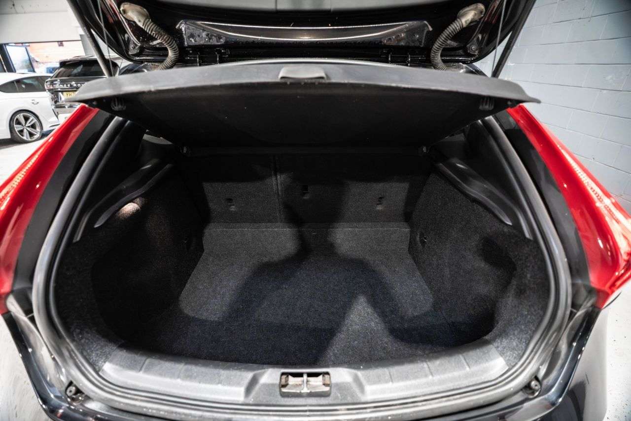 2017 VOLVO V40 2017 VOLVO V40