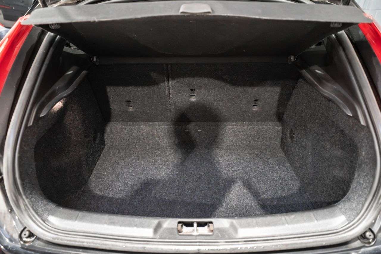 2017 VOLVO V40 2017 VOLVO V40