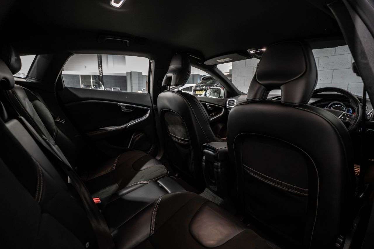 2017 VOLVO V40 2017 VOLVO V40