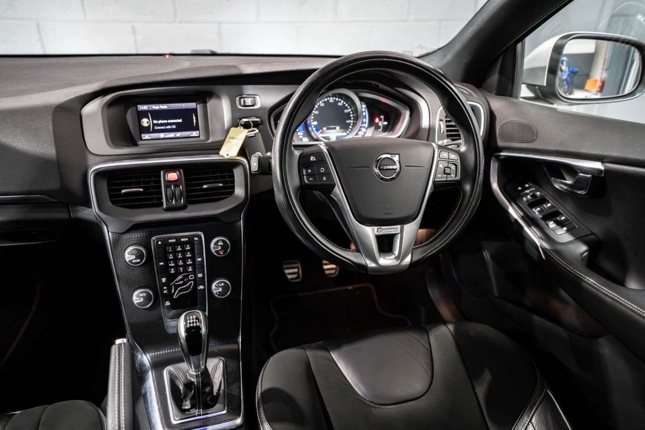 2017 VOLVO V40 2017 VOLVO V40