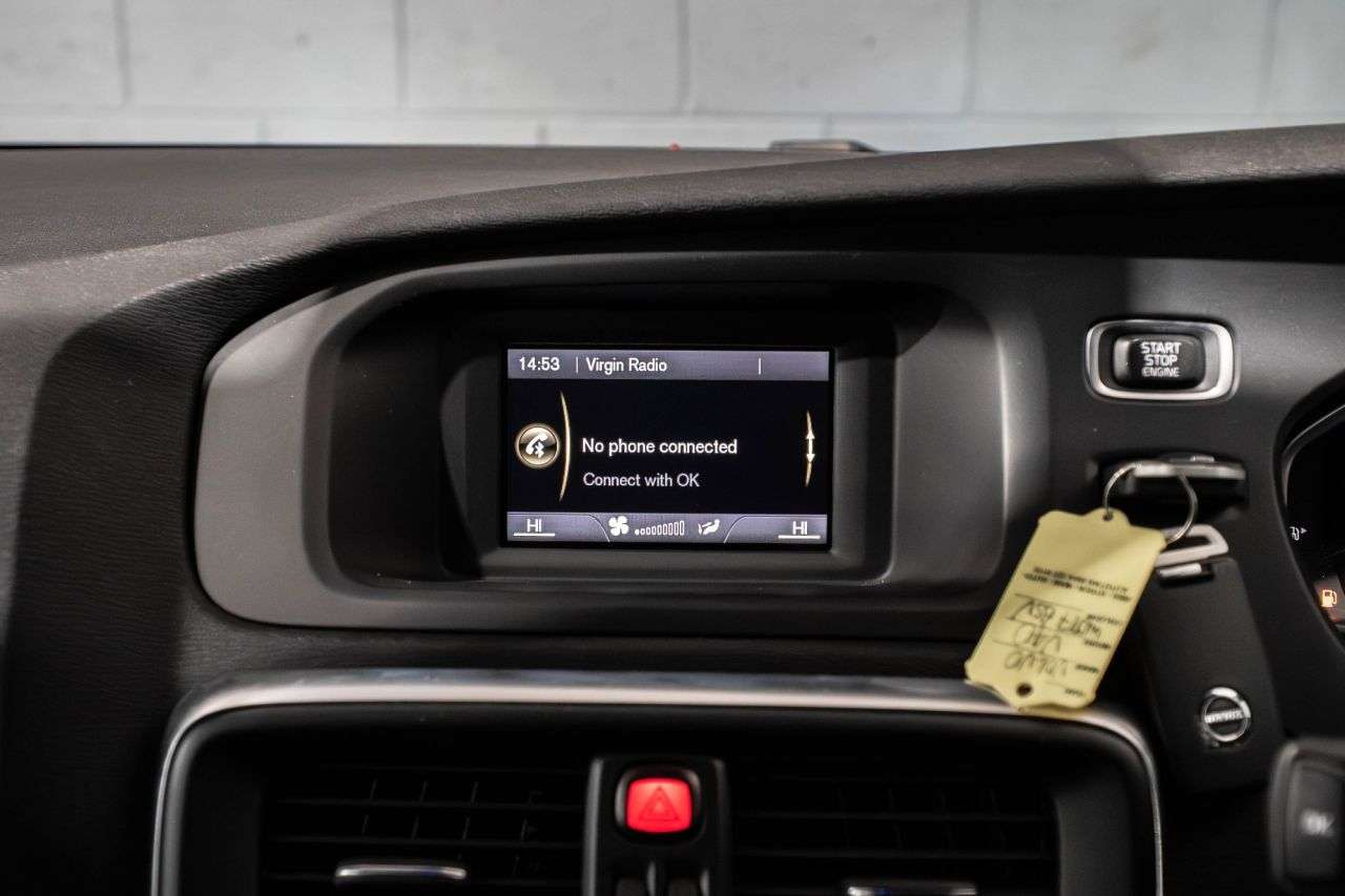 2017 VOLVO V40 2017 VOLVO V40