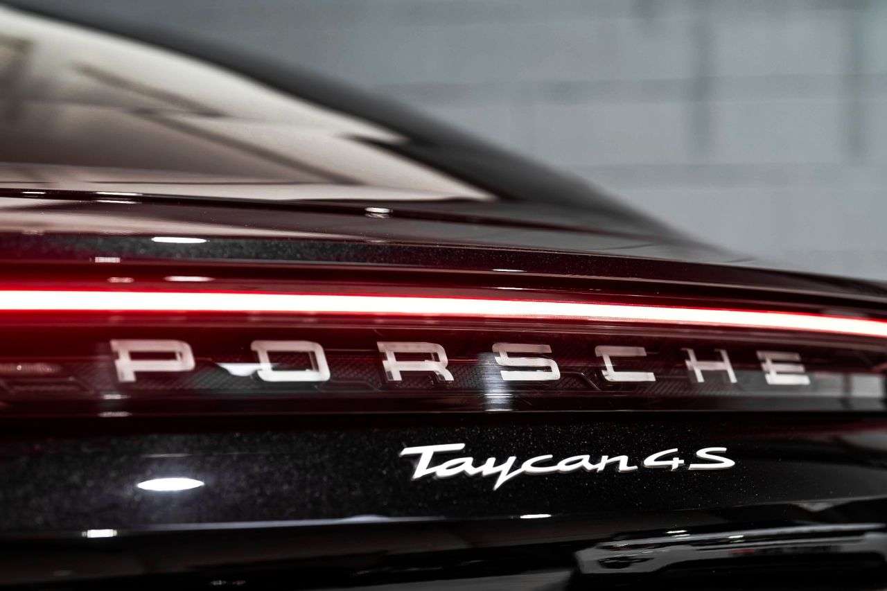 2020 PORSCHE TAYCAN 2020 PORSCHE TAYCAN
