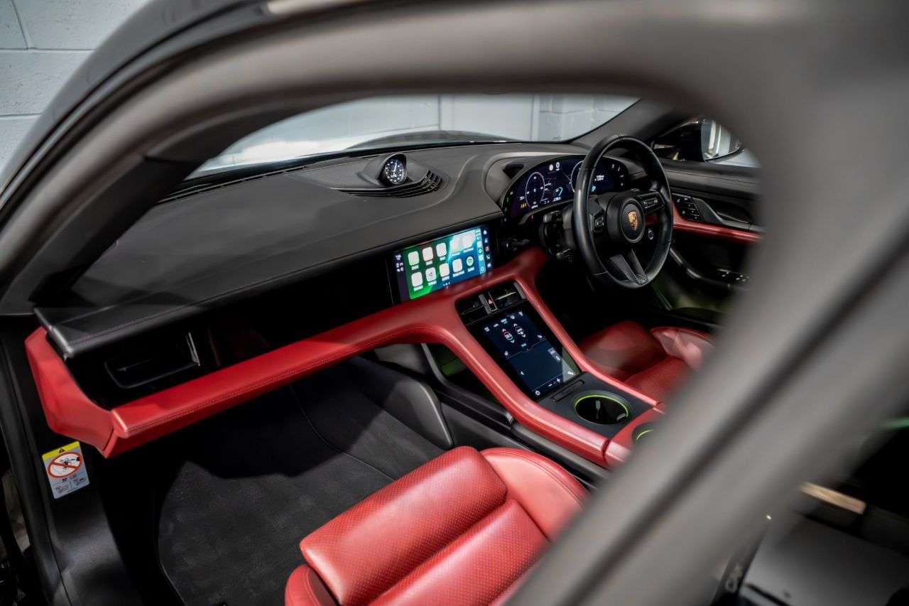 2020 PORSCHE TAYCAN 2020 PORSCHE TAYCAN