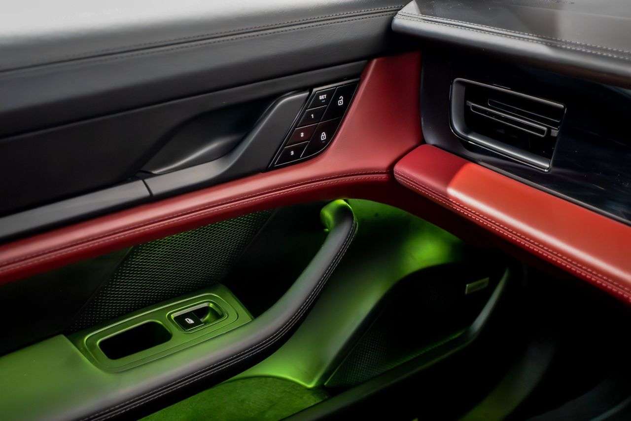 2020 PORSCHE TAYCAN 2020 PORSCHE TAYCAN