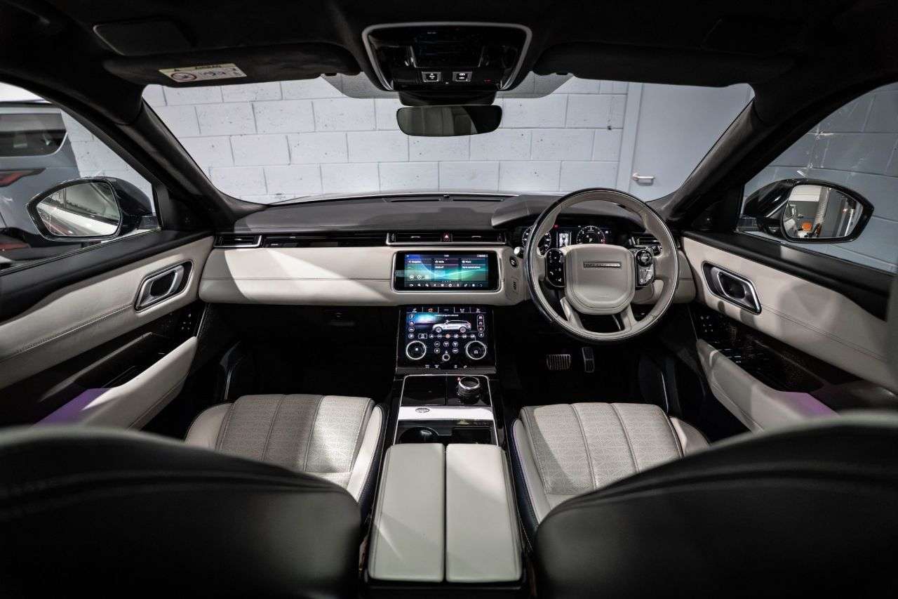 A 2017 LAND ROVER RANGE ROVER VELAR 3.0 SD6 V6 First Edition SUV 5dr Diesel Auto 4WD Euro 6 (s/s) (300 ps) / 1 A 2017 LAND ROVER RANGE ROVER VELAR 3.0 SD6 V6 First Edition SUV 5dr Diesel Auto 4WD Euro 6 (s/s) (300 ps) / 1