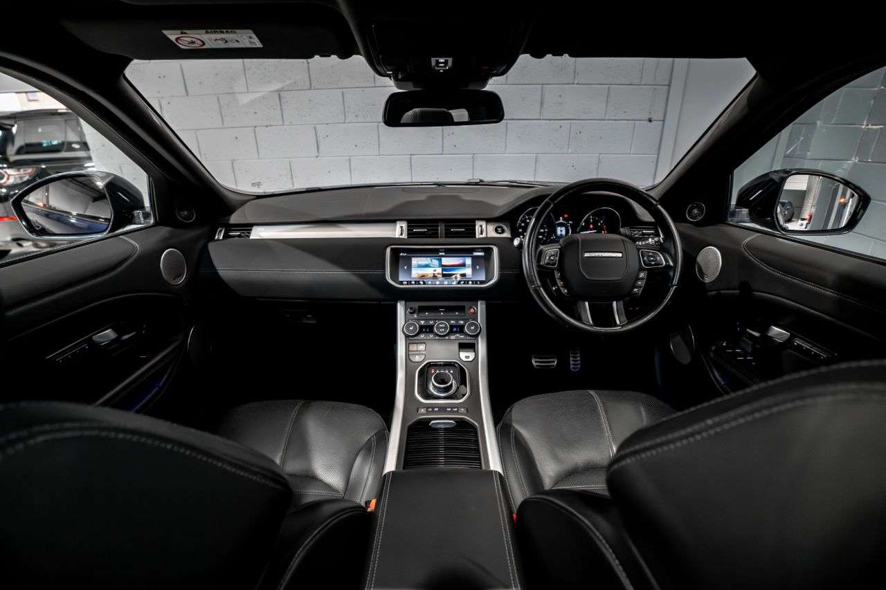 A 2018 LAND ROVER RANGE ROVER EVOQUE 2.0 TD4 HSE Dynamic SUV 5dr Diesel Auto 4WD Euro 6 (s/s) (180 ps) / STUNNIN A 2018 LAND ROVER RANGE ROVER EVOQUE 2.0 TD4 HSE Dynamic SUV 5dr Diesel Auto 4WD Euro 6 (s/s) (180 ps) / STUNNIN