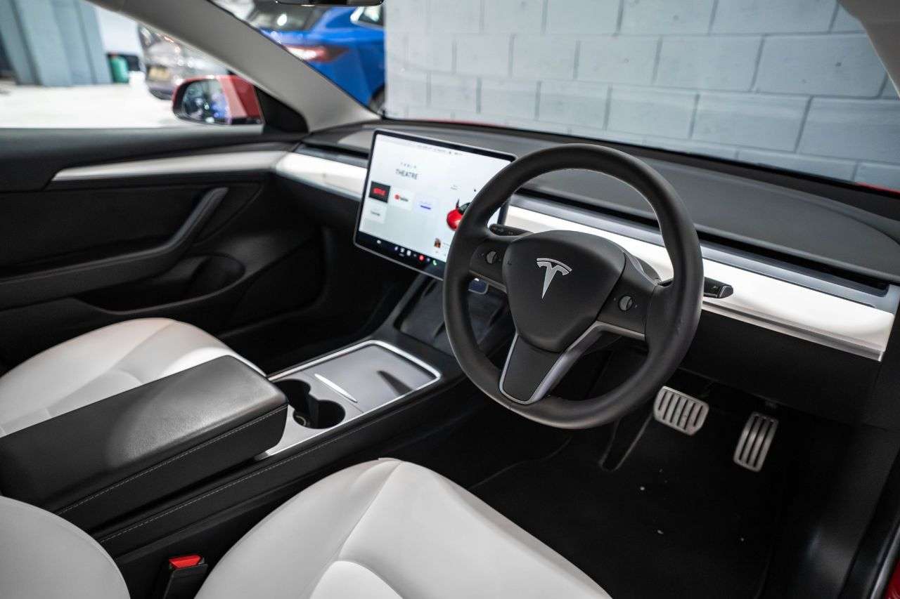 A 2019 TESLA MODEL 3 (Dual Motor) Performance Saloon 4dr Electric Auto 4WDE (Performance Upgrade A 2019 TESLA MODEL 3 (Dual Motor) Performance Saloon 4dr Electric Auto 4WDE (Performance Upgrade