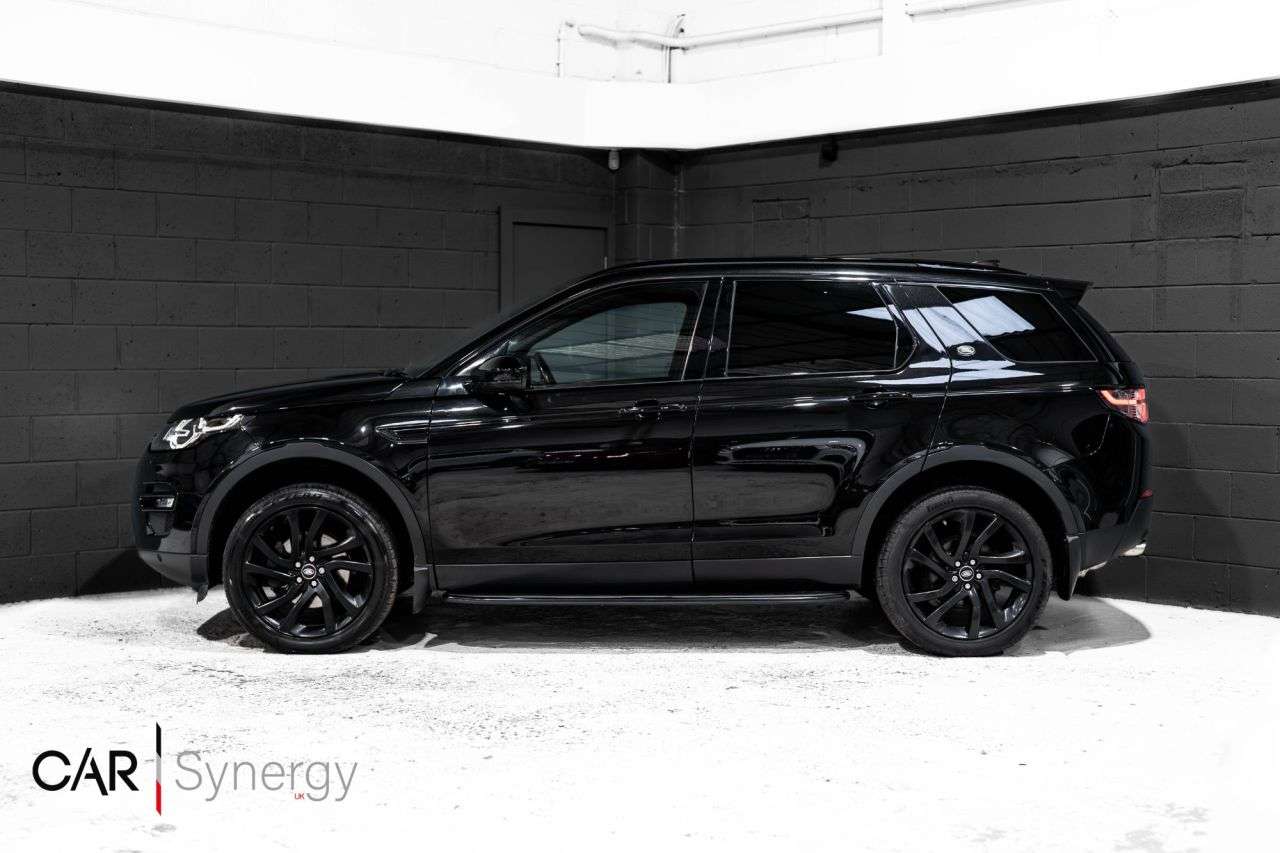 A 2018 LAND ROVER DISCOVERY SPORT 2.0 TD4 HSE Black SUV 5dr Diesel Auto 4WD Euro 6 (s/s) (180 ps) / STUNNING A 2018 LAND ROVER DISCOVERY SPORT 2.0 TD4 HSE Black SUV 5dr Diesel Auto 4WD Euro 6 (s/s) (180 ps) / STUNNING