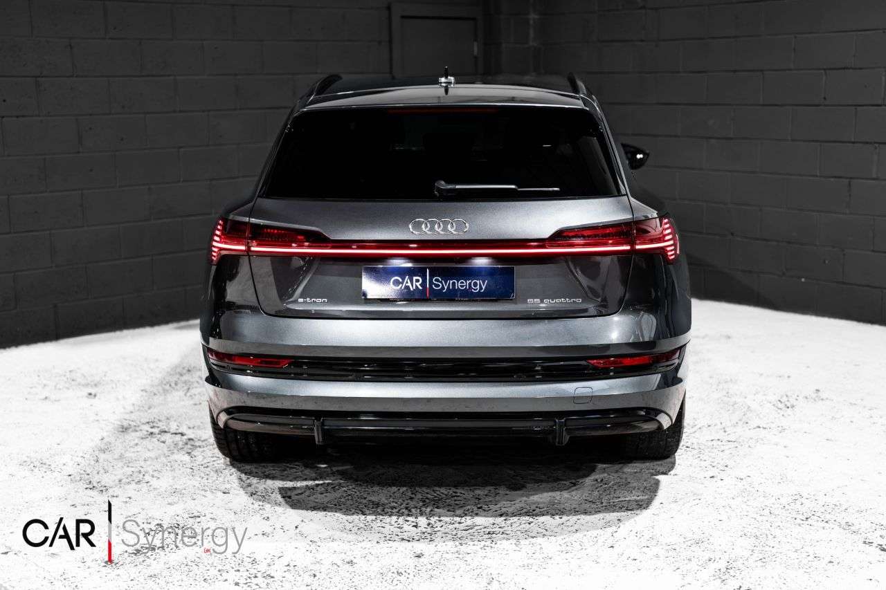 2022 AUDI E-TRON 2022 AUDI E-TRON