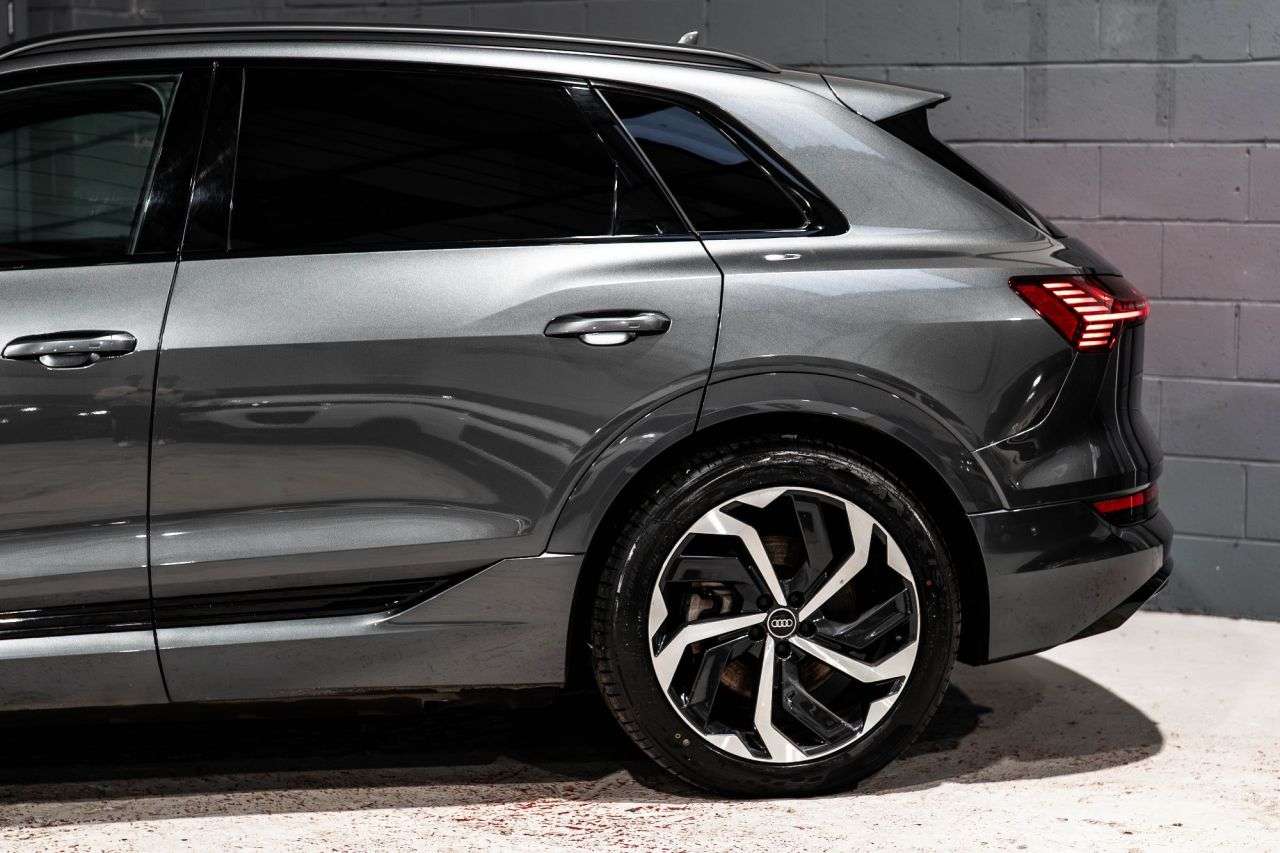 2022 AUDI E-TRON 2022 AUDI E-TRON