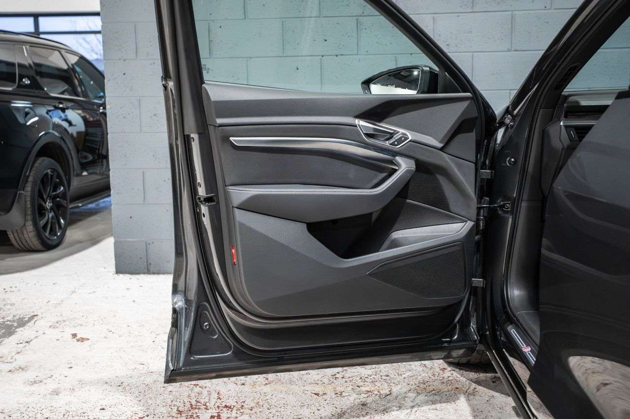 2022 AUDI E-TRON 2022 AUDI E-TRON