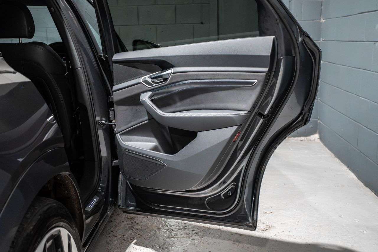 2022 AUDI E-TRON 2022 AUDI E-TRON